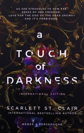 A Touch of Darkness: Scarlett St. Clair (Hades X Persephone, 1) - Scarlett St. Clair [KSIĄŻKA]