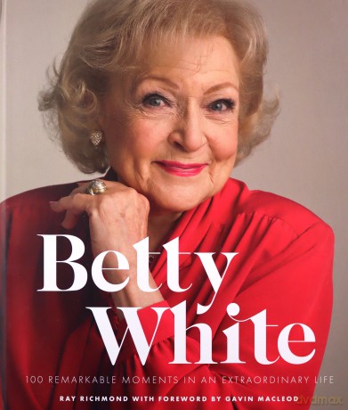 Betty White - 2nd Edition: 100 Remarkable Moments in an Extraordinary Life - Ray Richmond [KSIĄŻKA]