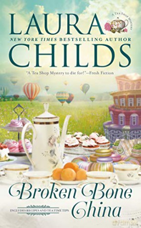 Broken Bone China: 20 (Tea Shop Mystery) - Laura Childs [KSIĄŻKA]