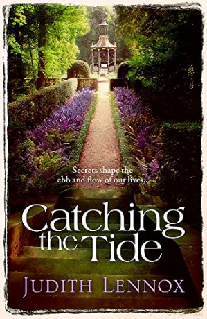 Catching the Tide: A stunning epic novel of secrets, betrayal and passion - Judith Lennox [KSIĄŻKA]