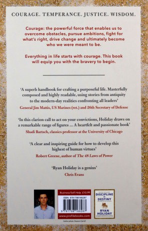 Courage Is Calling: Fortune Favours the Brave - Ryan Holiday [KSIĄŻKA]