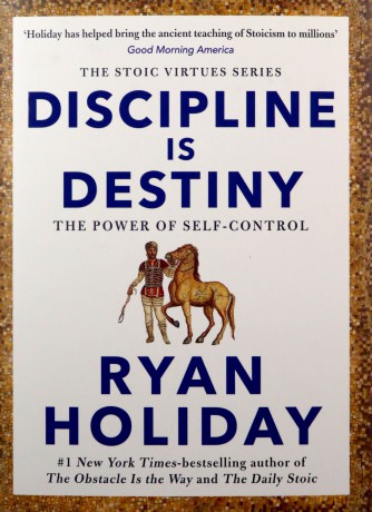 Discipline Is Destiny: A NEW YORK TIMES BESTSELLER - Ryan Holiday [KSIĄŻKA]