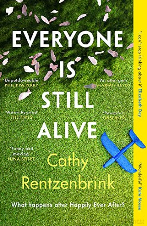 Everyone Is Still Alive: The funny and moving fiction debut from the Sunday Times bestselling author of The Last Act of Love - Cathy Rentzenbrink [KSIĄŻKA]