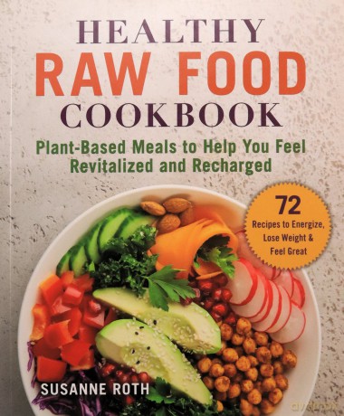 Healthy Raw Food Cookbook: Plant-Based Meals to Help You Feel Revitalized and Recharged - Susanne Roth [KSIĄŻKA]