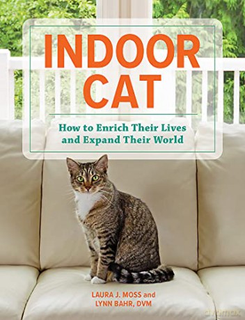 Indoor Cat: How to Enrich their Lives and Expand their World - Laura J Moss [KSIĄŻKA]