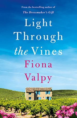 Light Through the Vines (Escape to France) - Fiona Valpy [KSIĄŻKA]