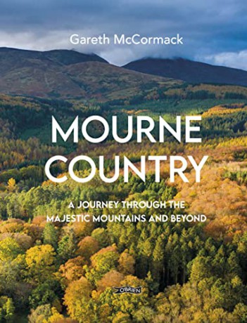 Mourne Country: A Journey Through the Majestic Mountains and Beyond - Gareth McCormack [KSIĄŻKA]