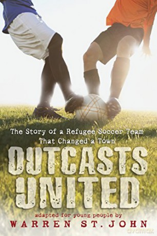 Outcasts United: The Story of a Refugee Soccer Team That Changed a Town - Warren St. John [KSIĄŻKA]