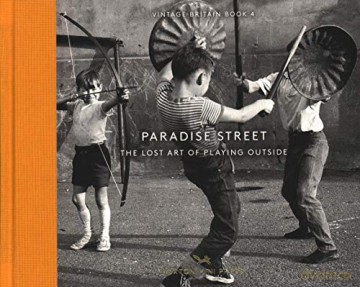 Paradise Street: The Lost Art of Playing Outside (Vintage Britain) - Shirley Baker [KSIĄŻKA]
