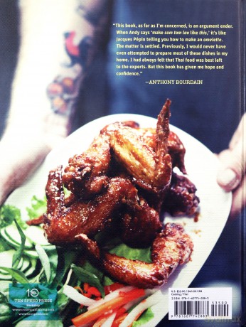 Pok Pok: Food and Stories from the Streets, Homes, and Roadside Restaurants of Thailand: Food and Stories from the Streets, Homes, and Roadside Restaurants of Thailand [A Cookbook] - Andy Ricker [KSIĄŻKA]