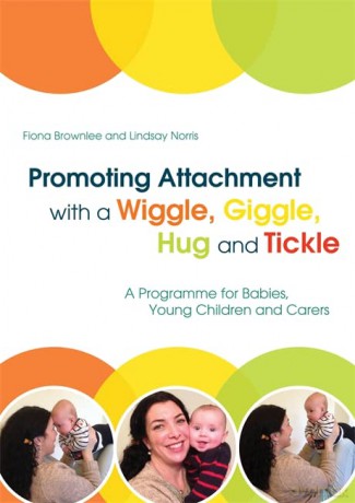 Promoting Attachment With a Wiggle, Giggle, Hug and Tickle: A Programme for Babies, Young Children and Carers - Fiona Brownlee and Lindsay Norris [KSIĄŻKA]