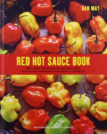 Red Hot Sauce Book: More than 100 recipes for seriously spicy home-made condiments from salsa to sriracha - Dan May [KSIĄŻKA]