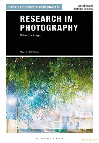 Research in Photography: Behind the Image (Basics Creative Photography) - Anna Fox [KSIĄŻKA]
