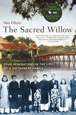 Sacred Willow: Four Generations in the Life of a Vietnamese Family - Mai Elliott [KSIĄŻKA]