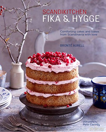 ScandiKitchen: Fika and Hygge: Comforting cakes and bakes from Scandinavia with love - Bronte Aurell [KSIĄŻKA]
