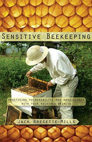 Sensitive Beekeeping: Practicing Vulnerability and Nonviolence with your Backyard Beehive - Jack Bresette-Mills [KSIĄŻKA]
