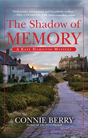 Shadow of Memory, The: 4 (A Kate Hamilton Mystery) - Connie [KSIĄŻKA]