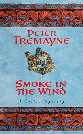 Smoke in the Wind (Sister Fidelma Mysteries Book 11): A compelling Celtic mystery of treachery and murder - Peter Tremayne [KSIĄŻKA]