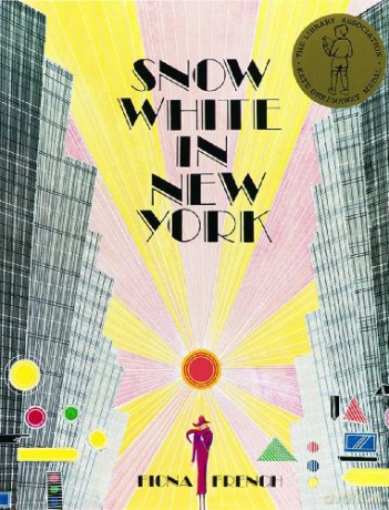 Snow White in New York - Fiona French [KSIĄŻKA]