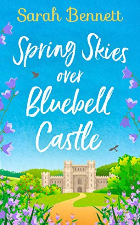Spring Skies Over Bluebell Castle: the bestselling and delightfully uplifting holiday romance!: Book 1 - Sarah Bennett [KSIĄŻKA]