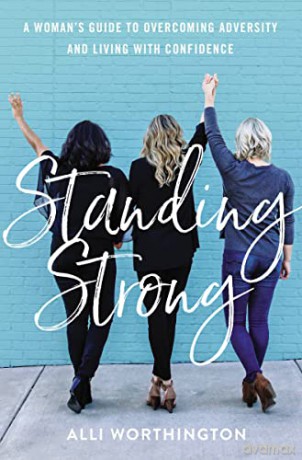 Standing Strong: A Woman's Guide to Overcoming Adversity and Living with Confidence - Alli Worthington [KSIĄŻKA]