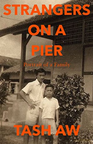 Strangers on a Pier: Portrait of a Family - Tash Aw [KSIĄŻKA]