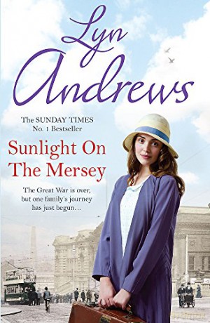 Sunlight on the Mersey: An utterly unforgettable saga of life after war - Lyn Andrews [KSIĄŻKA]