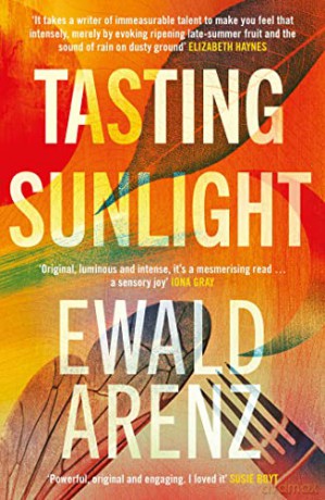 Tasting Sunlight: The breakout bestseller that everyone is talking about - Ewald Arenz [KSIĄŻKA]