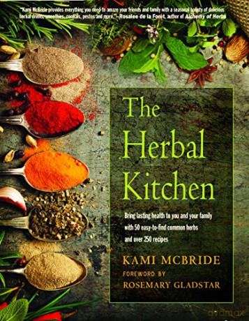 The Herbal Kitchen: Bring Lasting Health to You and Your Family with 50 Easy-To-Find Common Herbs and Over 250 Recipes - Kami McBride [KSIĄŻKA]