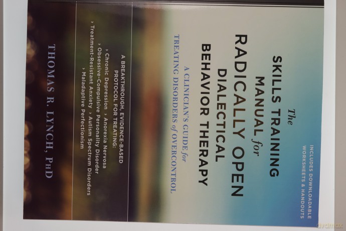 The Skills Training Manual for Radically Open Dialectical Behavior Therapy: A Clinician's Guide for Treating Disorders of Overcontrol - Thomas R. Lynch PhD [KSIĄŻKA]
