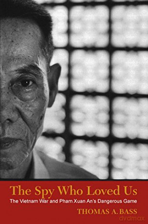 The Spy Who Loved Us: The Vietnam War and Pham Xuan An's Dangerous Game - Thomas A. Bass [KSIĄŻKA]