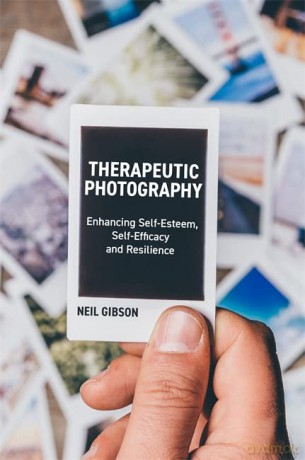 Therapeutic Photography: Enhancing Self-Esteem, Self-Efficacy and Resilience - Neil Gibson [KSIĄŻKA]