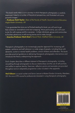 Therapeutic Photography: Enhancing Self-Esteem, Self-Efficacy and Resilience - Neil Gibson [KSIĄŻKA]