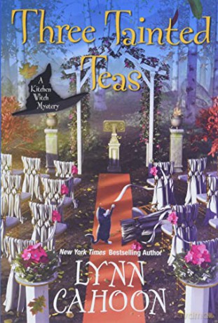 Three Tainted Teas (Kitchen Witch Mysteries) - Lynn Cahoon Cahoon [KSIĄŻKA]