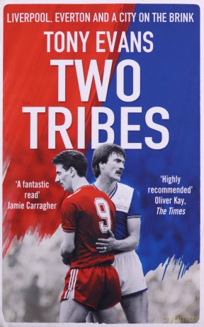 Two Tribes: Liverpool, Everton and a City on the Brink - Tony Evans [KSIĄŻKA]