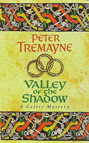 Valley of the Shadow (Sister Fidelma Mysteries Book 6): A fascinating Celtic mystery of deadly deceit - Peter Tremayne [KSIĄŻKA]