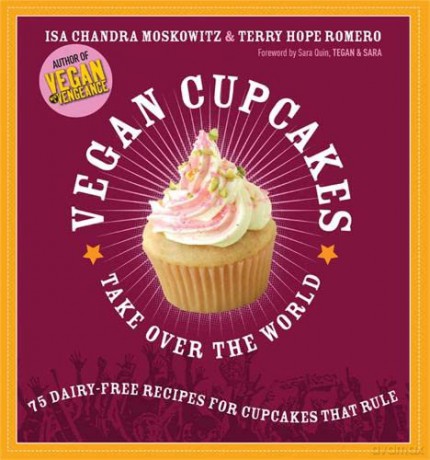 Vegan Cupcakes Take Over the World: 75 Dairy-Free Recipes for Cupcakes that Rule - Isa Chandra Moskowitz [KSIĄŻKA]