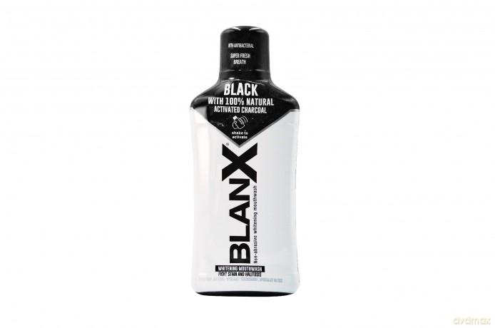 Blanx Black Wybielający Płyn do płukania jamy ustnej z aktywnym węglem 500 ml