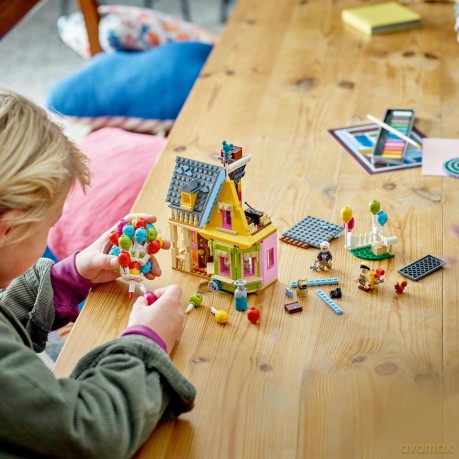 LEGO Disney Dom z bajki Odlot (43217) [KLOCKI]