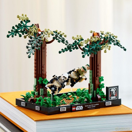 LEGO Star Wars Diorama: pościg na ścigaczach na Endorze (75353) [KLOCKI]