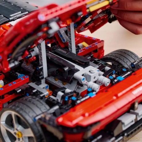 LEGO Technic Ferrari Daytona SP3 (42143) [KLOCKI]