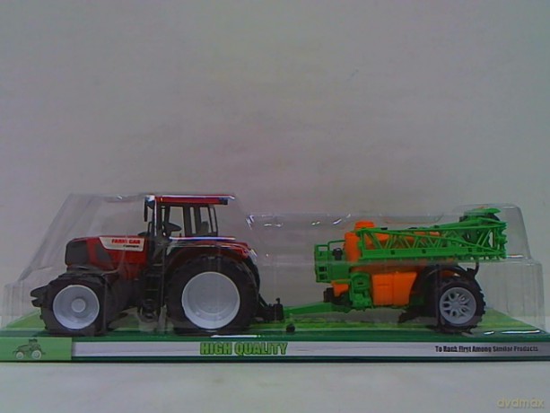 Traktor z opryskiwaczem 64241