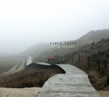 Clara Luzia: Falling Into Place [CD]
