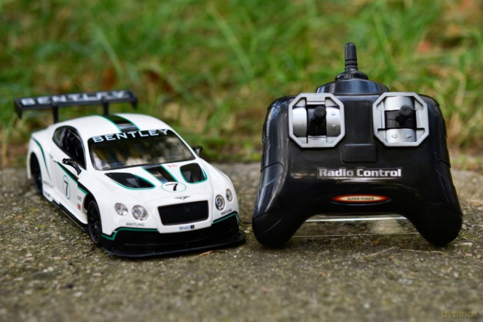 Auto Bentley 1:24 sterowane pilotem