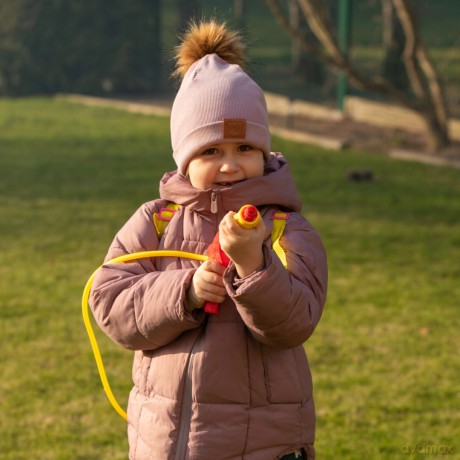 Pistolet na wodę ze zbiornikiem