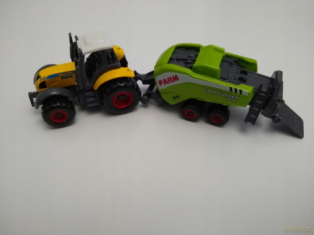 Traktor z przyczepami