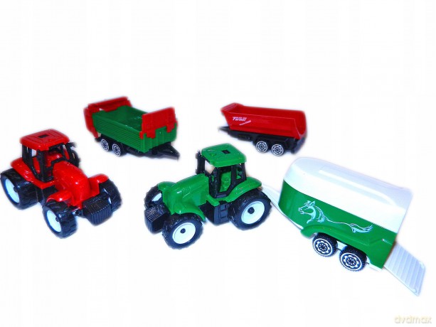 Traktor z przyczepami