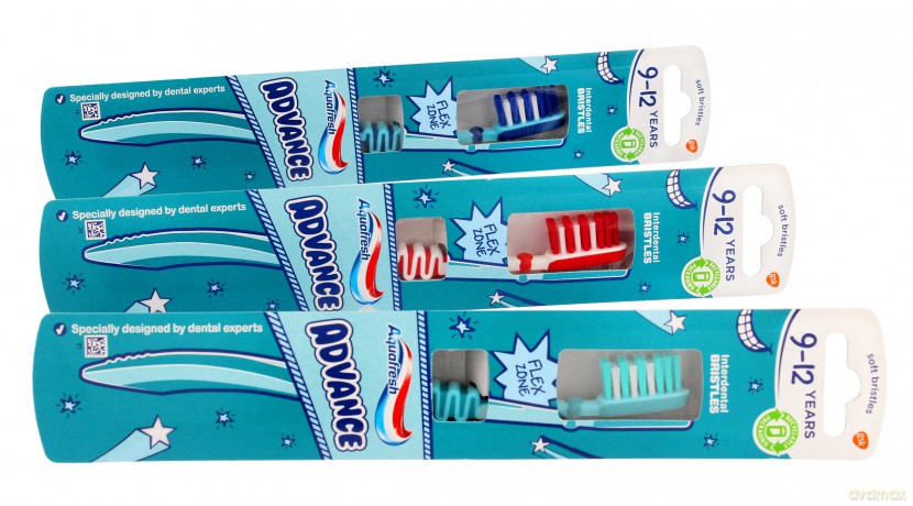 Aquafresh Szczoteczka do zębów Advance dla dzieci 9-12 lat (mix kolorów)