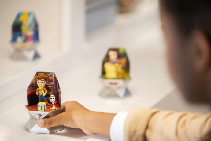 Disney kapsuła z figurkami 100 Surprise Capsule - Series 1 [FIGURKA]