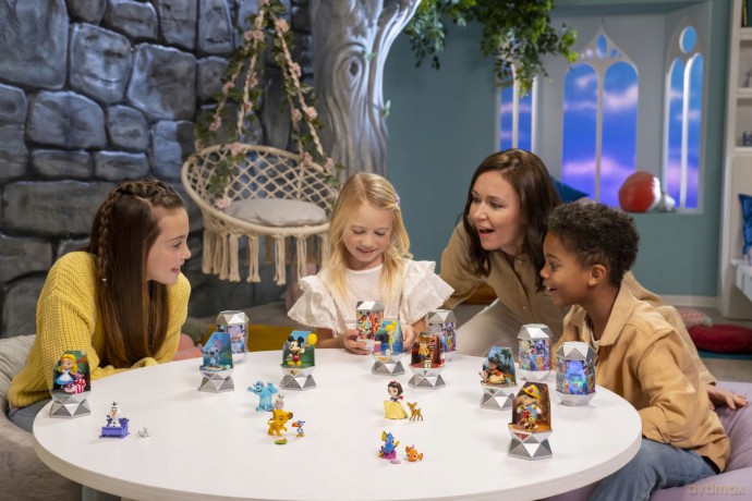 Disney kapsuła z figurkami 100 Surprise Capsule - Series 1 [FIGURKA]